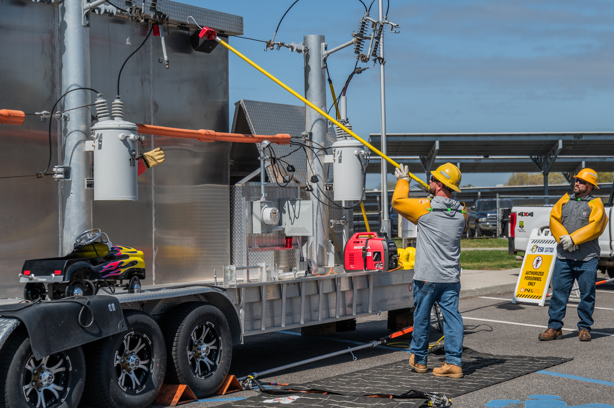 PSEG Long Island’s brand new Mobile Electric Safety Unit teaches electric safety to children, adults and first responders. To request a demonstration in your community, visit psegliny.com/inthecommunity.