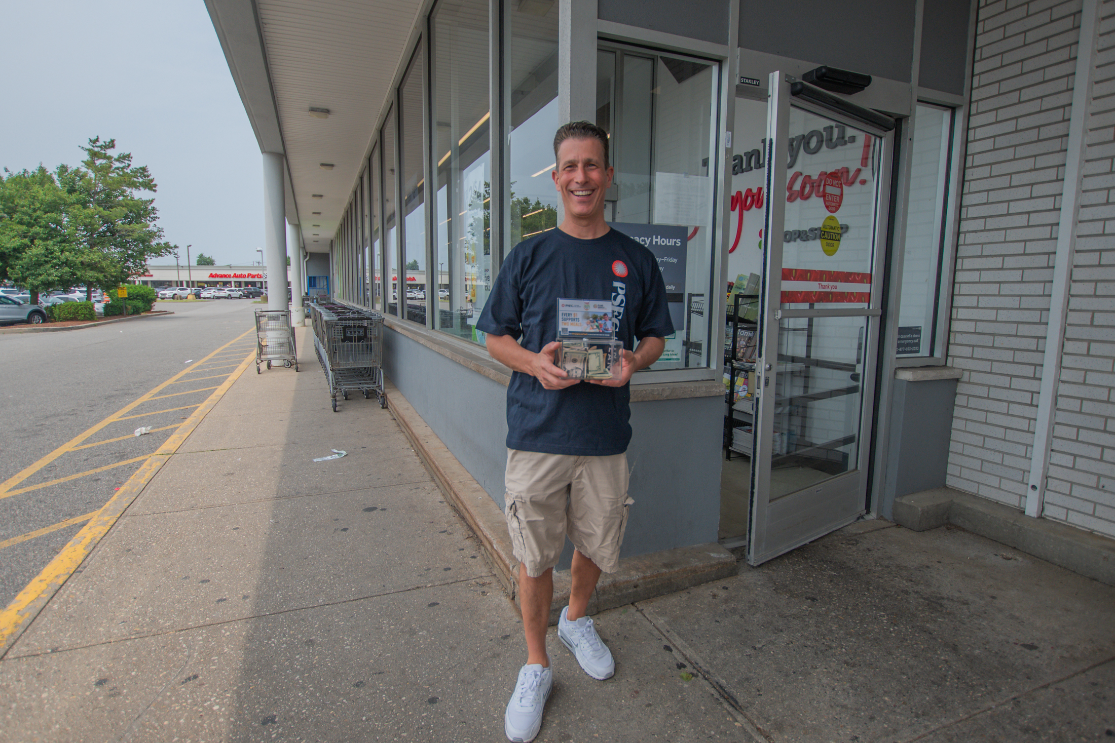 PSEG Long Island employee-volunteer Anthony Badagliacca, of Massapequa, collected monetary donations from generous Massapequa neighbors during PSEG Long Island’s first of the season Power to Feed Long Island collection drive on June 13, 2025. 