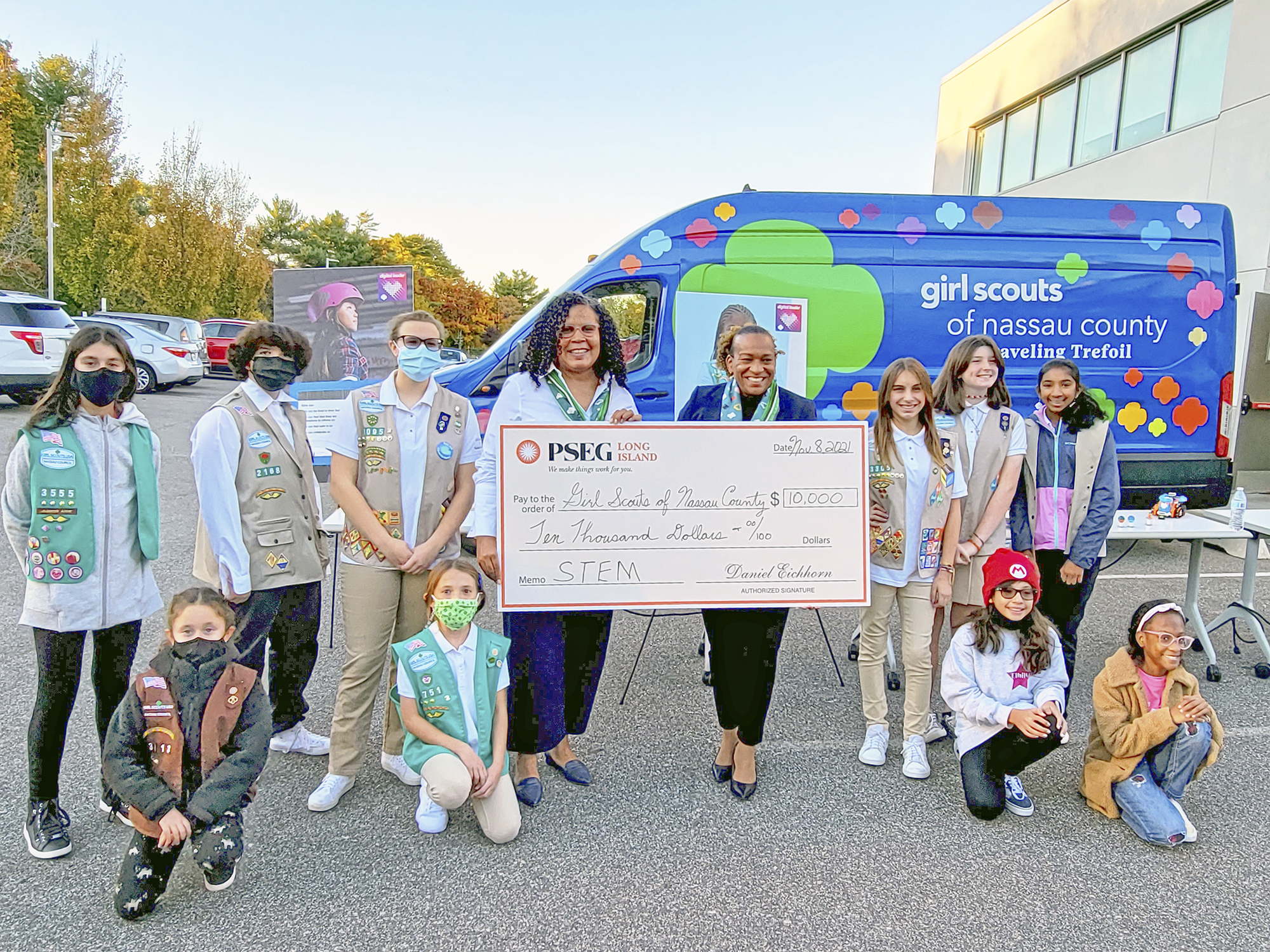 Girl Scouts of Nassau County CEO Randell Bynum (center, left) and PSEG Long Island Vice President of Legal Services Andrea Elder-Howell (center, right) were joined by Girl Scouts of all ages on Nov. 8, 2021, to celebrate the company’s donation of $10,000 to equip their “Traveling Trefoil” van with equipment to help with STEM learning.