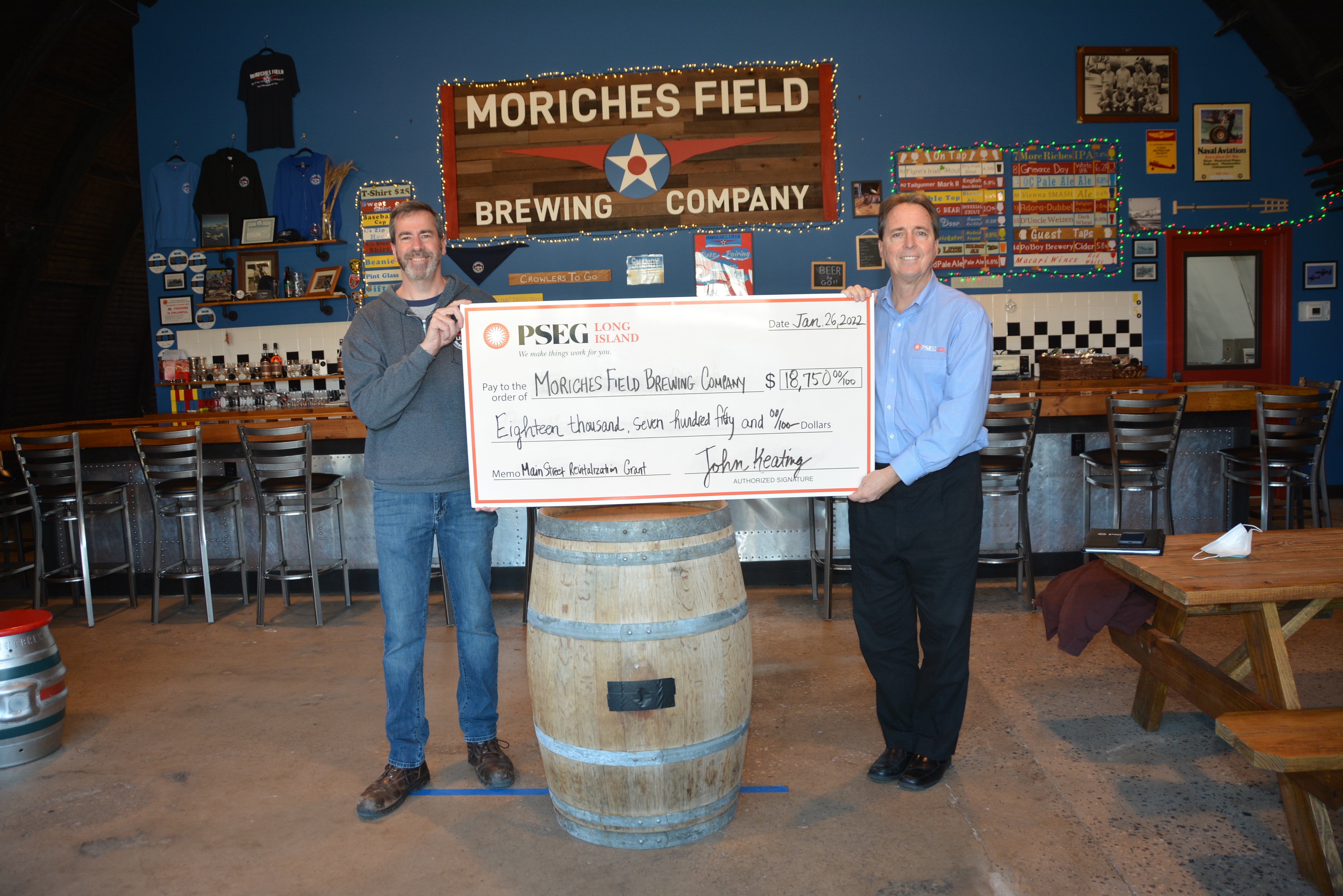 Pictured (l. to. r.): Richard Flynn, owner/founder, Moriches Field Brewing Company, and John Keating, PSEG Long Island’s Economic Development manager. 